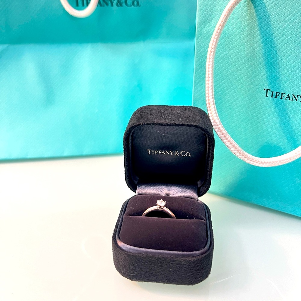 Tiffany platinum ring 0.28 Ct diamond size 5.5